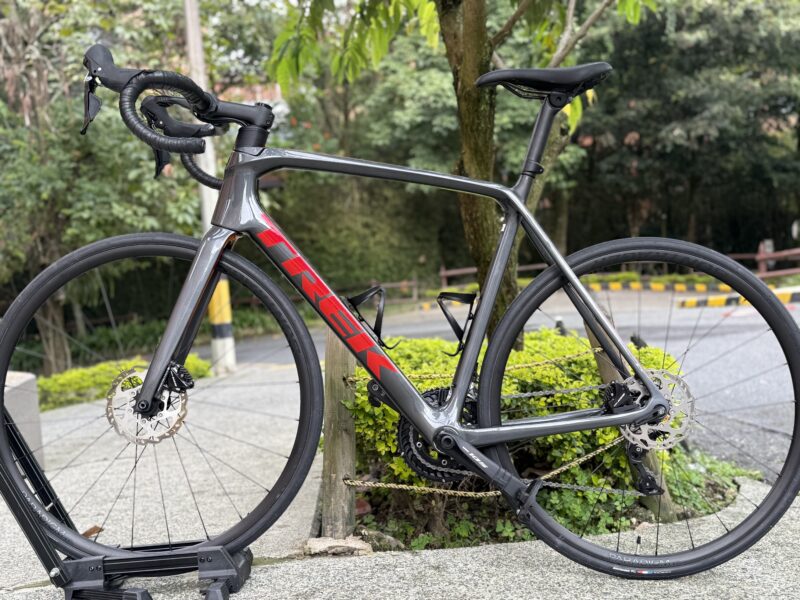 Bicicleta Trek Emonda SL5 Disc C58 CH 2023