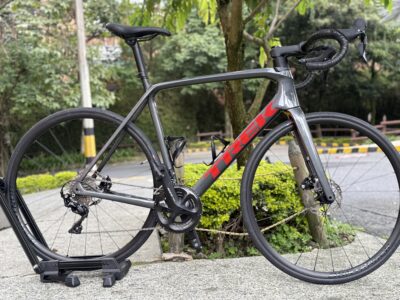 Bicicleta Trek Emonda SL5 Disc C58 CH 2023