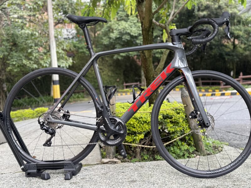 Bicicleta Trek Emonda SL5 Disc C58 CH 2023