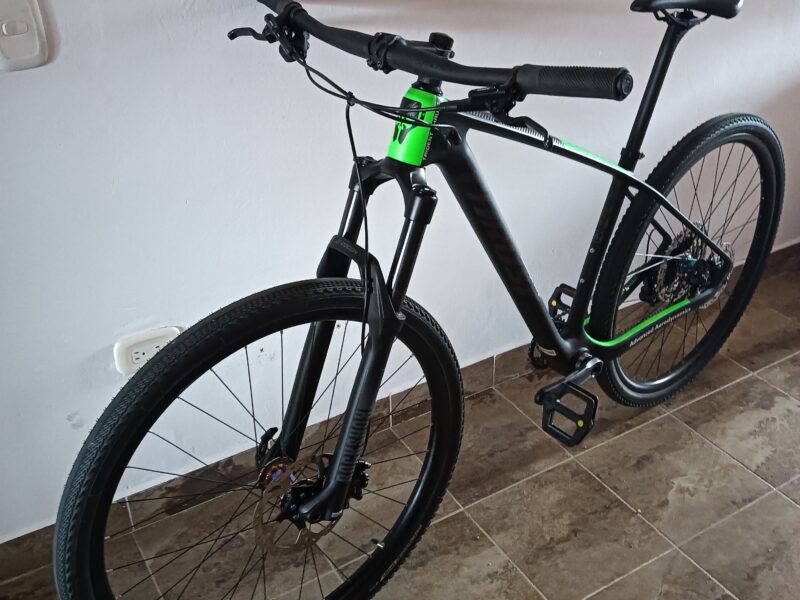 Bicicleta MTB CARBONO