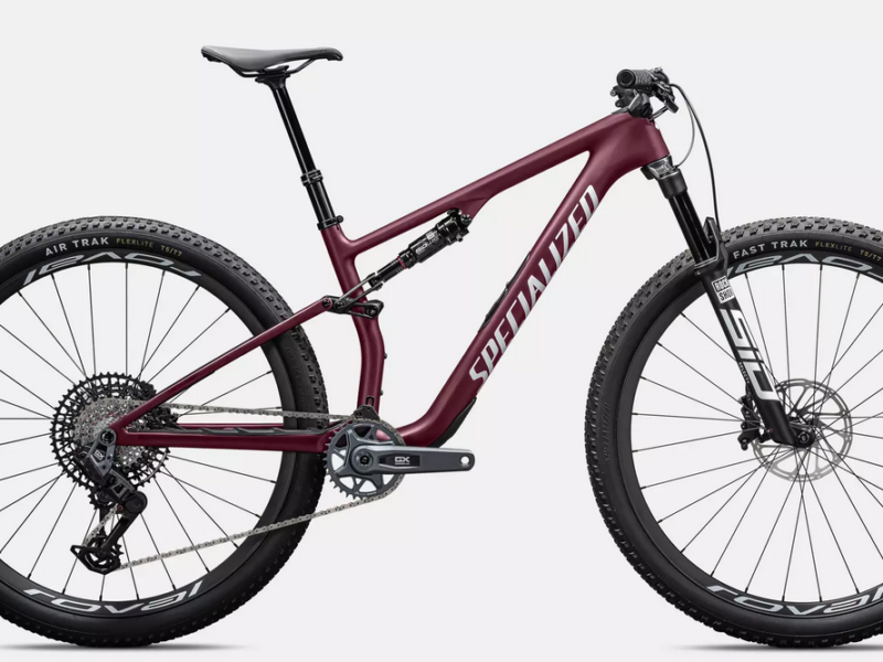 Epic 8 Expert SRAM GX AXS, RockShox Select+, Manubrio Roval Control Cockpit, pedales Shimano XTR