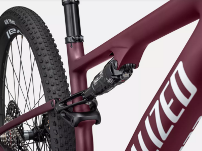 Epic 8 Expert SRAM GX AXS, RockShox Select+, Manubrio Roval Control Cockpit, pedales Shimano XTR