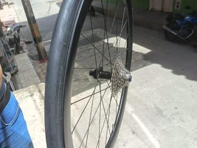 Ruedas gw ARP40 para disco, cassette Shimano 105 de 12v y llantas zafiro 700*28