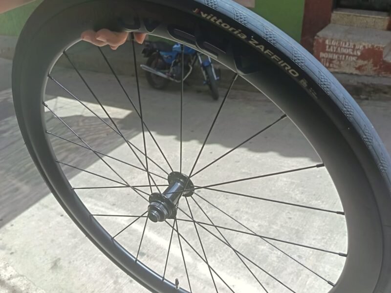 Ruedas gw ARP40 para disco, cassette Shimano 105 de 12v y llantas zafiro 700*28